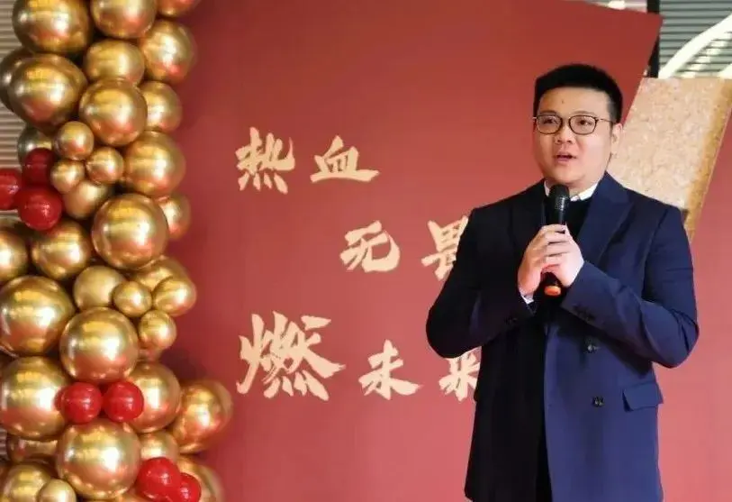 俱乐部成立, 自海亮力烁