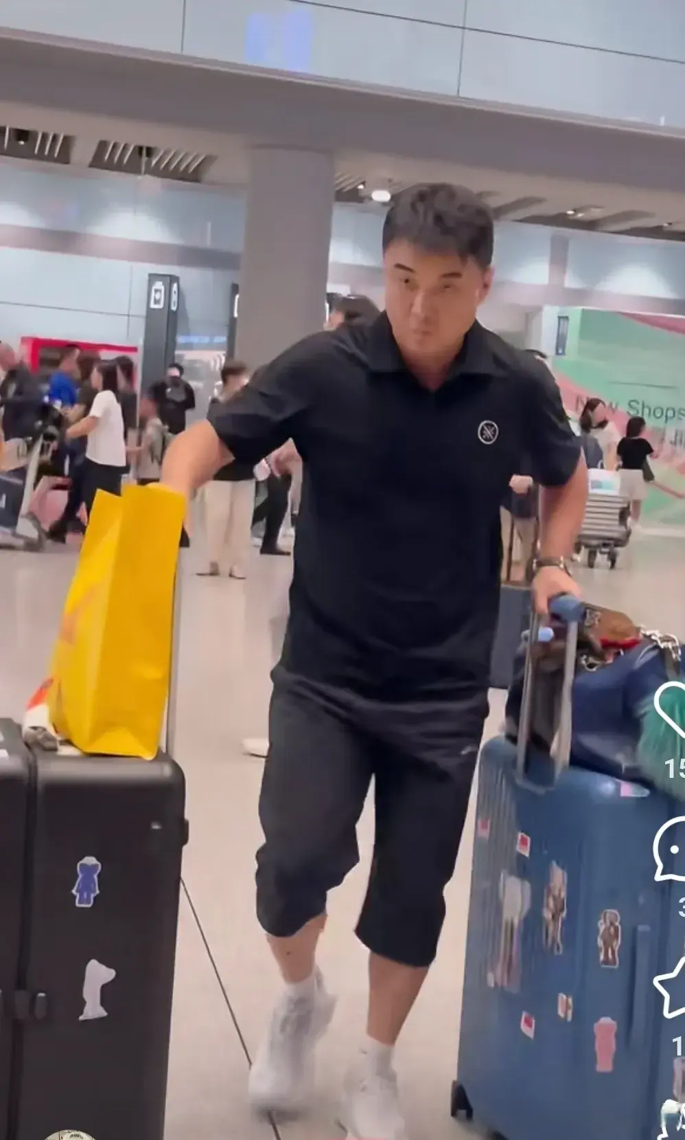 img, 王楚钦边签, 马琳在机场