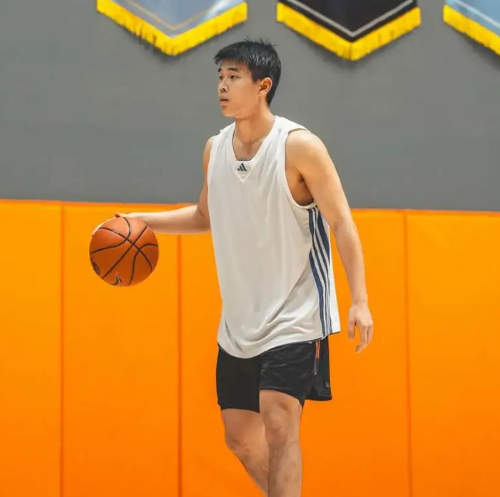 QOY, 大学即将公, QXiQU